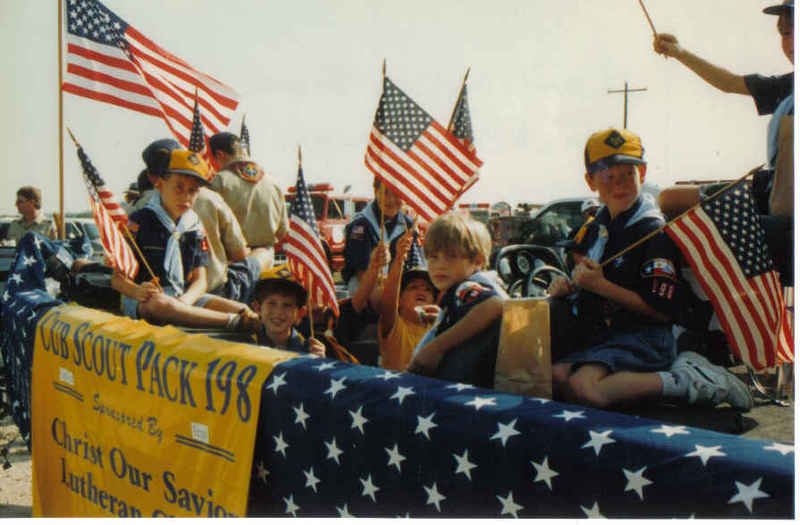 Daniel_and_cub_scouts_4th_parade__2
